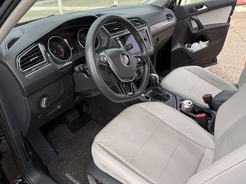 Used 2020 Volkswagen Tiguan SE w/ Panoramic Sunroof Package FWD image 12