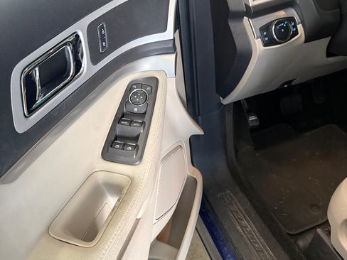 Used 2015 Ford Explorer XLT w/ Equipment Group 202A AWD/4WD image 12