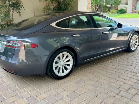 Used 2018 Tesla Model S 100D AWD/4WD image 2