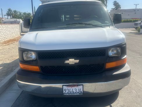 Used 2014 Chevrolet Express 2500 RWD image 11