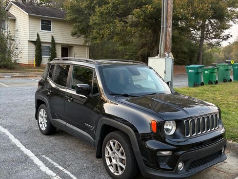 Used 2019 Jeep Renegade Latitude image 2