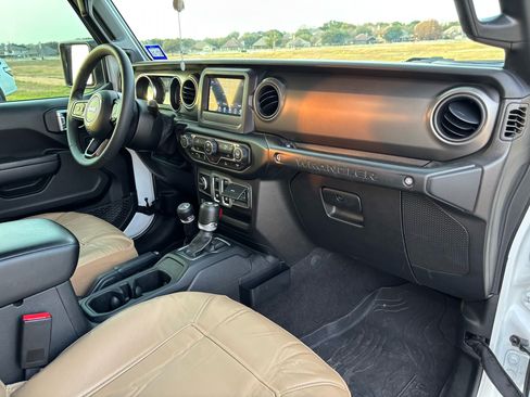 Used 2023 Jeep Wrangler Sport image 18