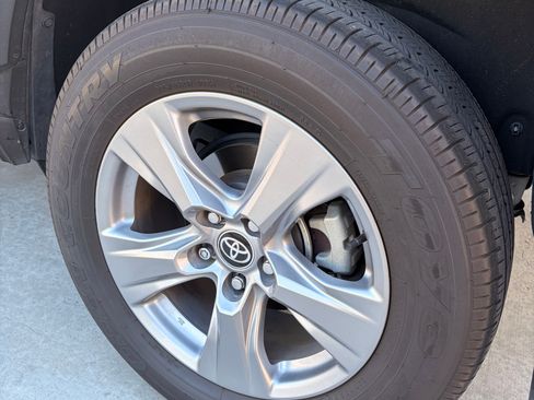 Used 2022 Toyota RAV4 XLE FWD image 9