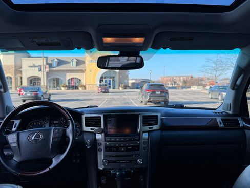 Used 2014 Lexus LX 570 4WD image 12