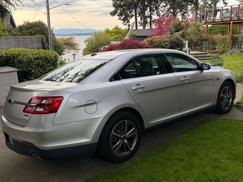 Used 2015 Ford Taurus SEL w/ Equipment Group 201A FWD image 4
