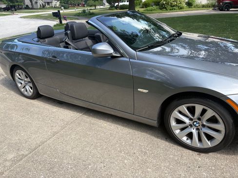 Used 2013 BMW 328i Convertible RWD image 2