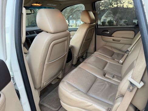 Used 2011 GMC Yukon Denali image 5