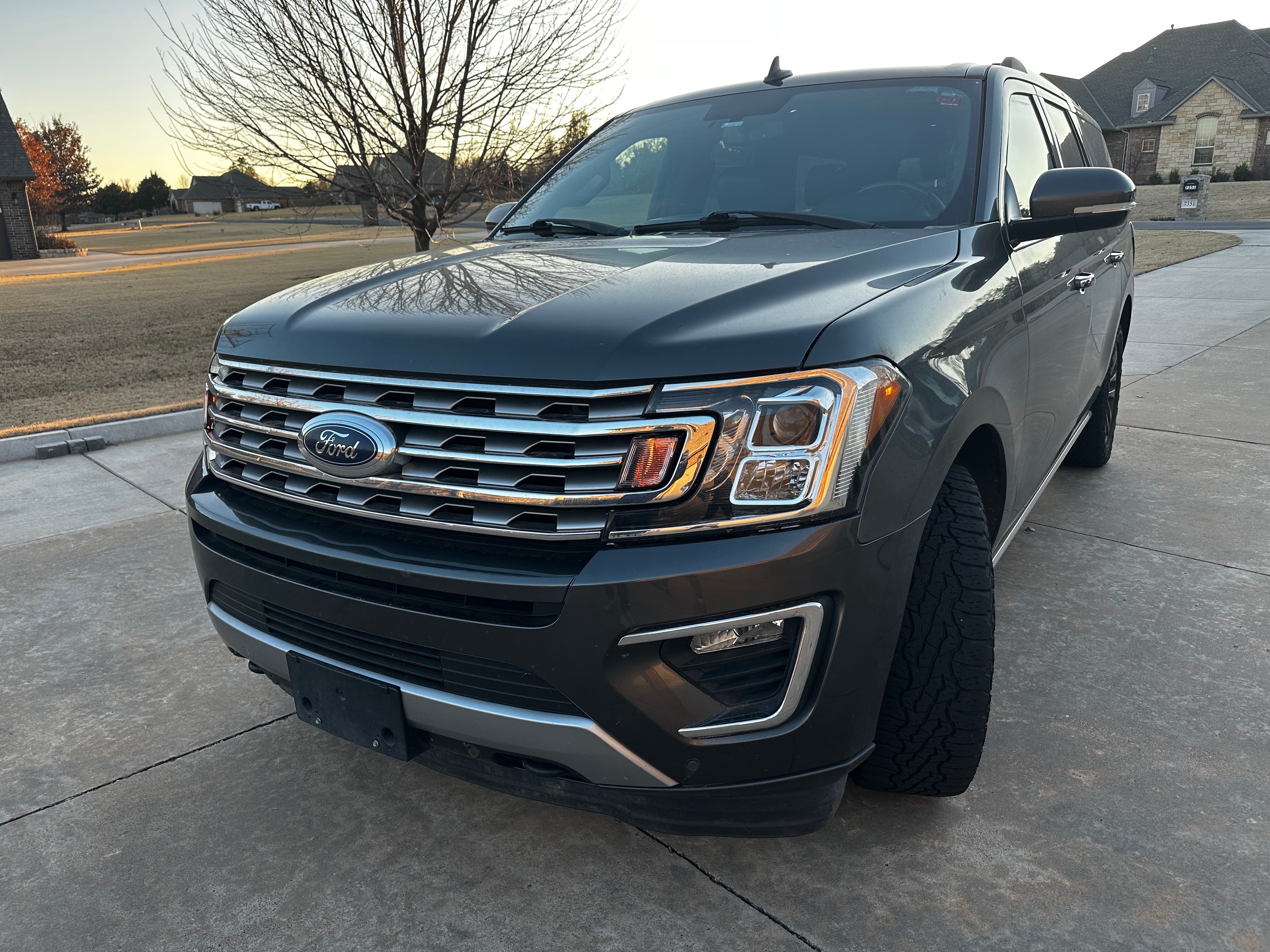 Used 2019 Ford Expedition Max Limited AWD/4WD image 2