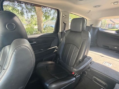 Used 2016 Chevrolet Traverse LTZ w/ LPO, 'HIT The Road' Package FWD image 10