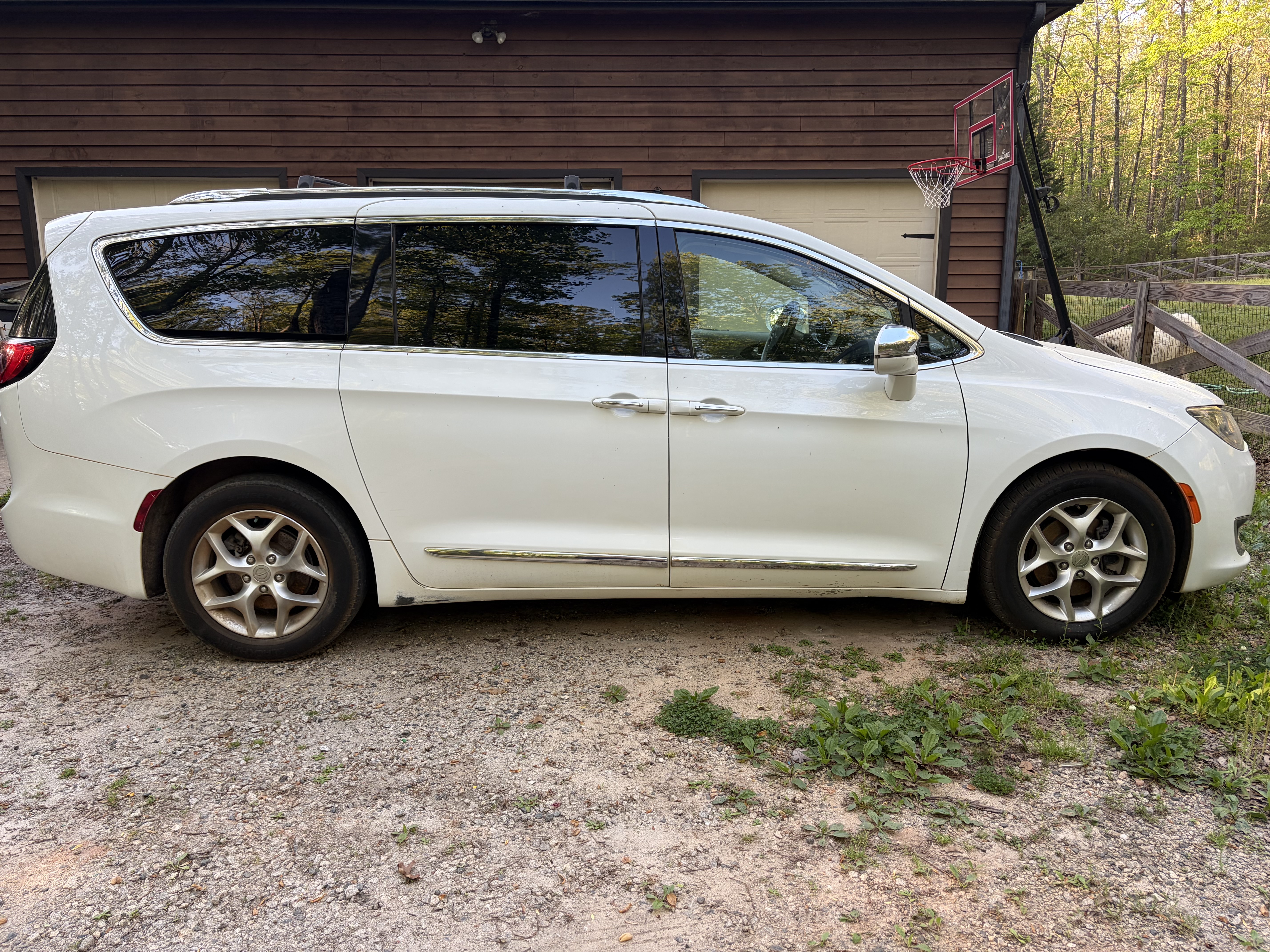 Used 2020 Chrysler Pacifica Limited FWD image 8