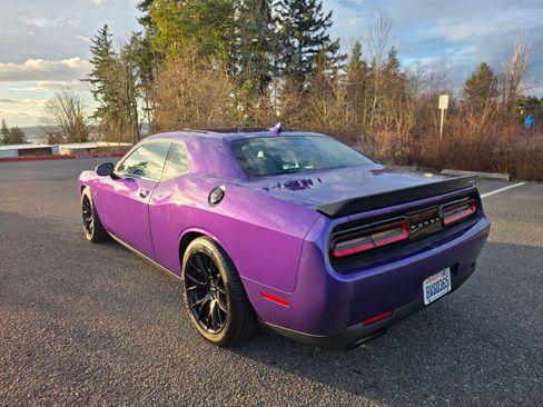 Used 2016 Dodge Challenger SRT Hellcat image 5