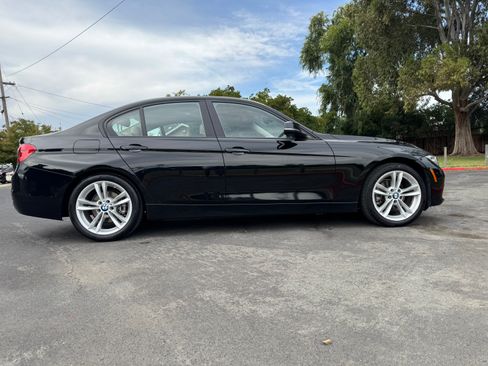 Used 2018 BMW 320i Sedan RWD image 4