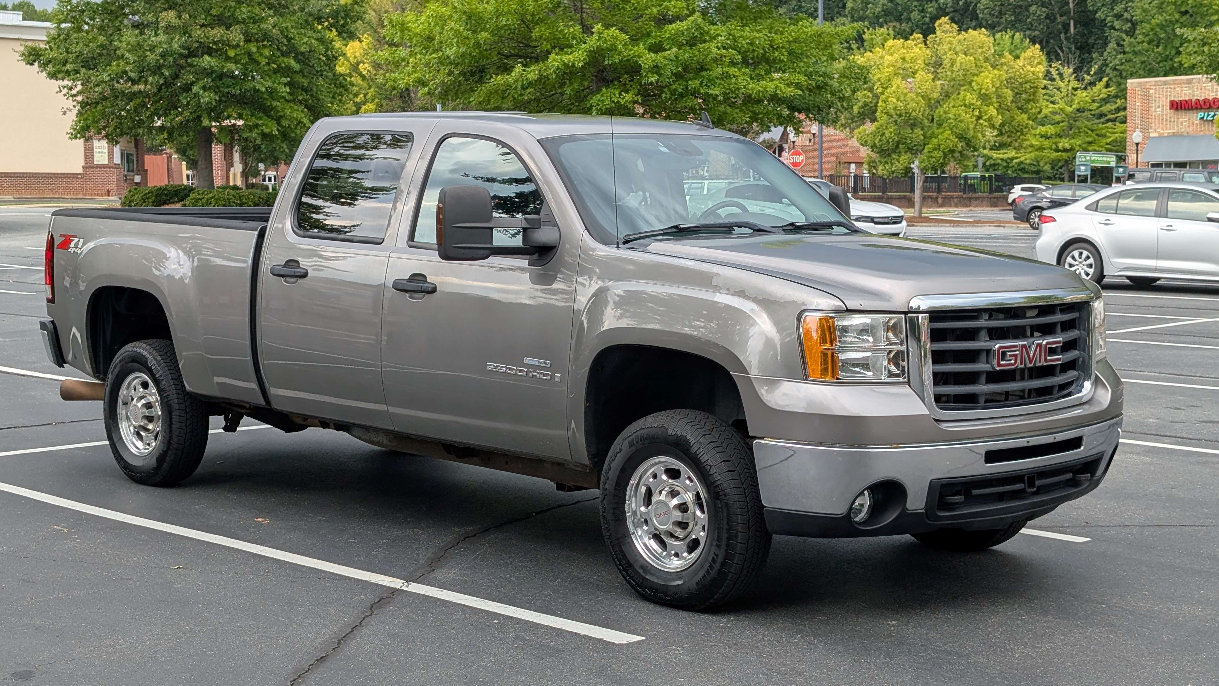 Used 2008 GMC Sierra 2500 SLE w/ Z71 Off-Road Package AWD/4WD image 4