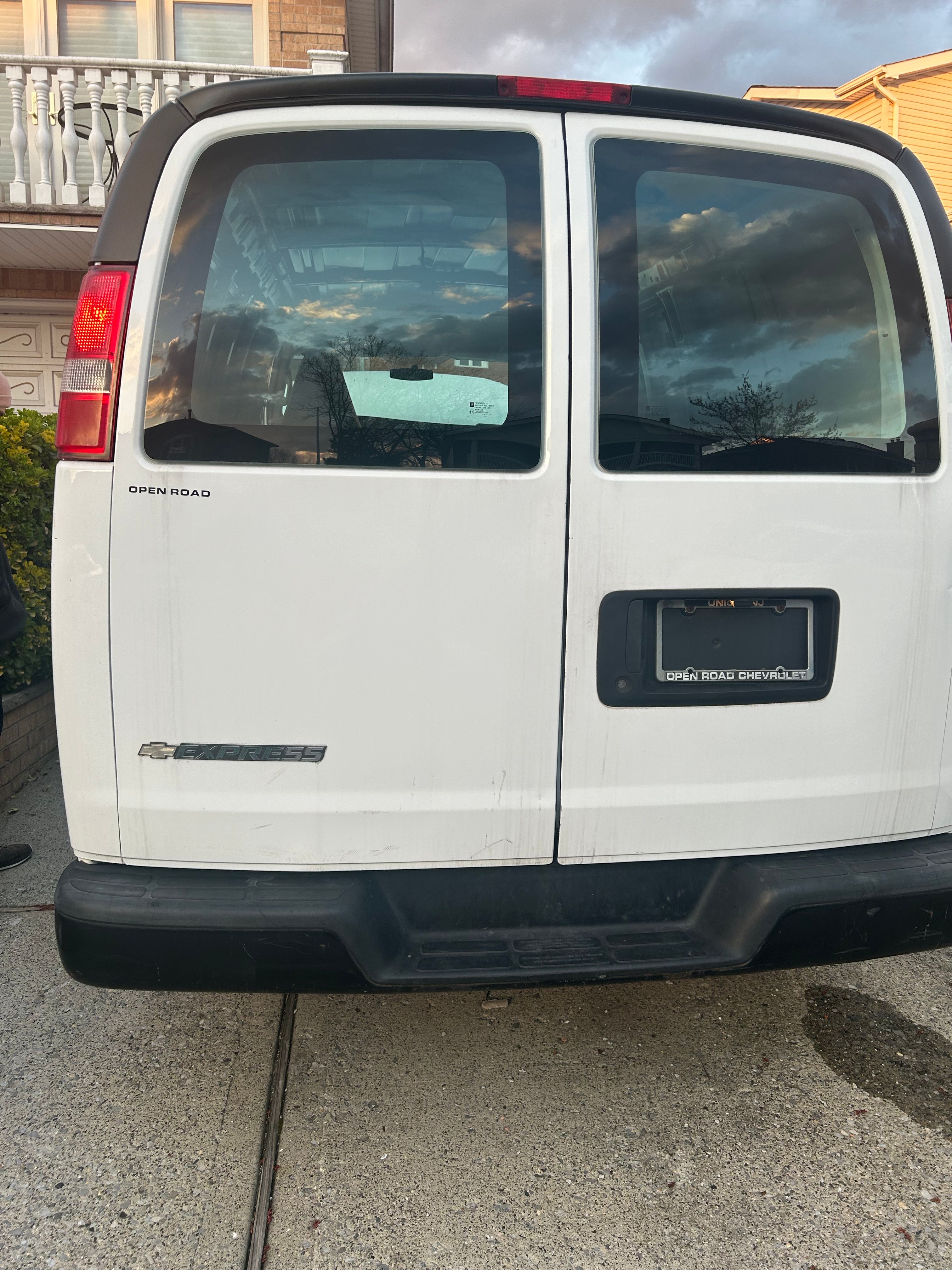 Used 2017 Chevrolet Express 2500 RWD image 1