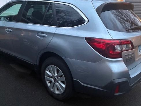 Used 2018 Subaru Outback 2.5i Premium image 24