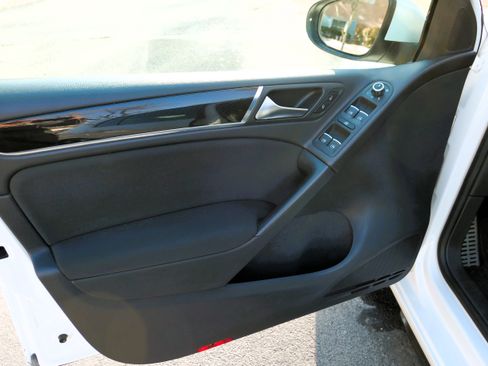 Used 2011 Volkswagen Golf 4-Door image 13