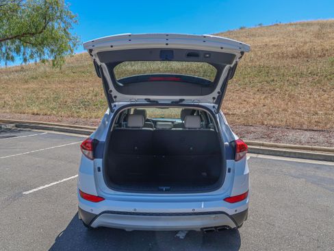 Used 2018 Hyundai Tucson Limited w/ Ultimate Package 02 FWD image 2
