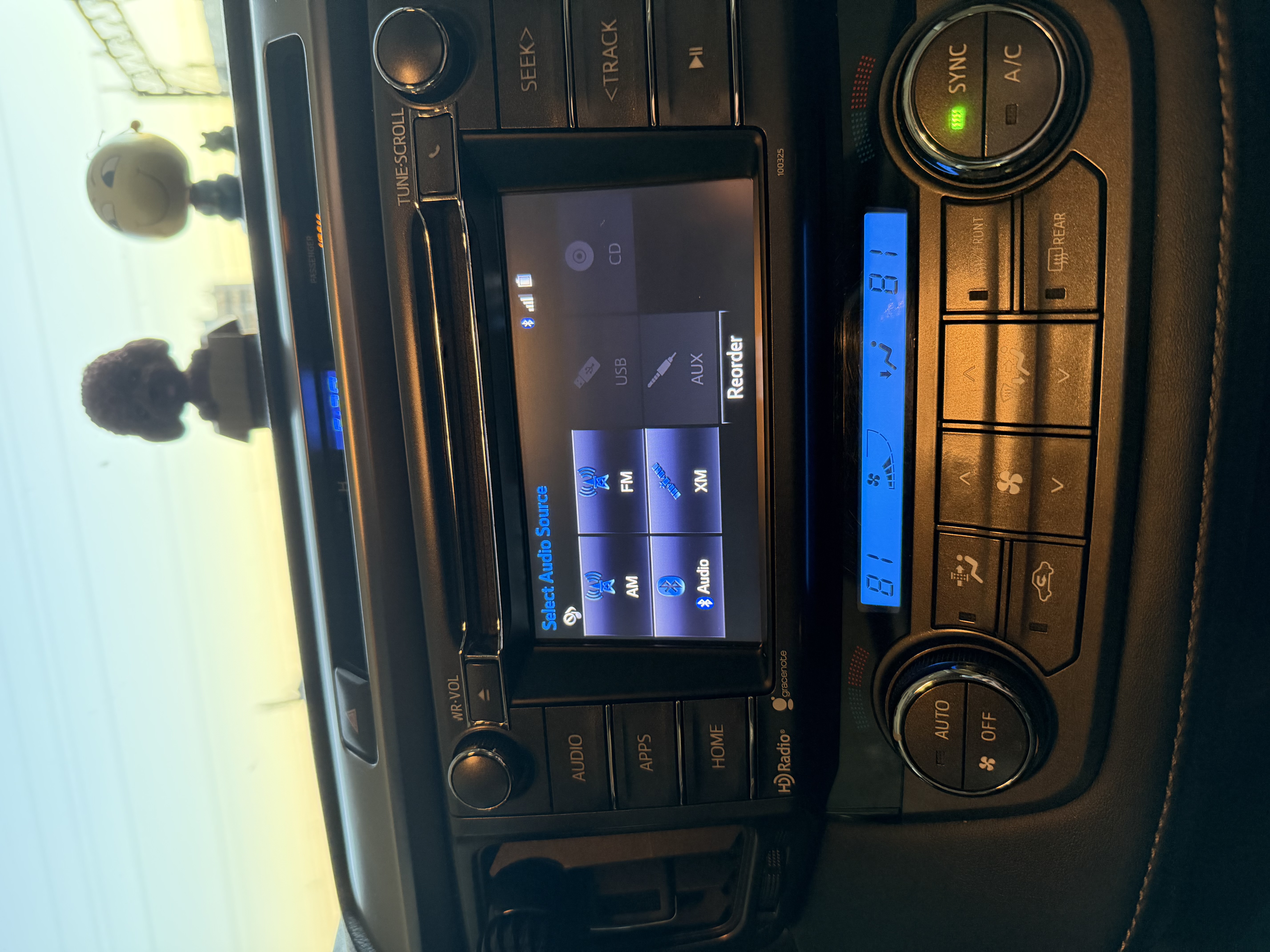 Used 2015 Toyota RAV4 XLE AWD/4WD image 13