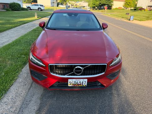 Used 2019 Volvo S60 T5 Momentum w/ Premium Package FWD image 6