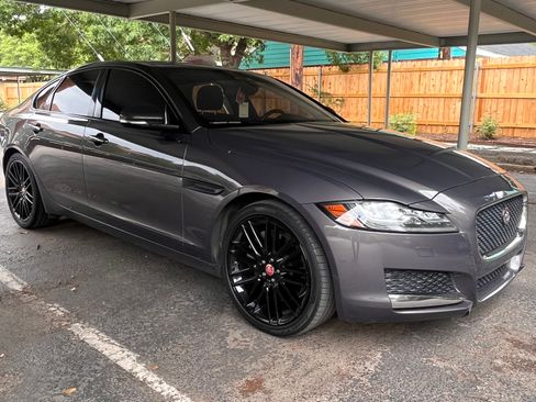 Used 2016 Jaguar XF Prestige RWD image 4