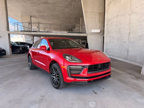 Used 2023 Porsche Macan AWD/4WD image 5