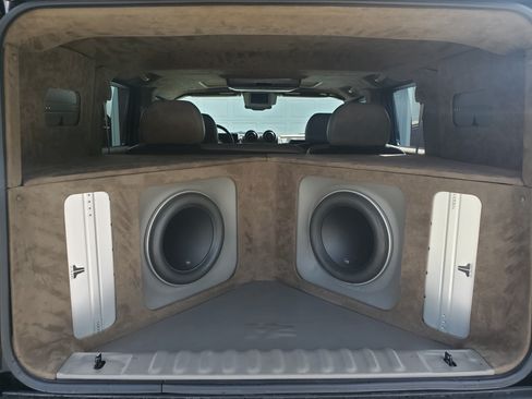 Used 2003 HUMMER H2 w/ Preferred Equipment Group image 4