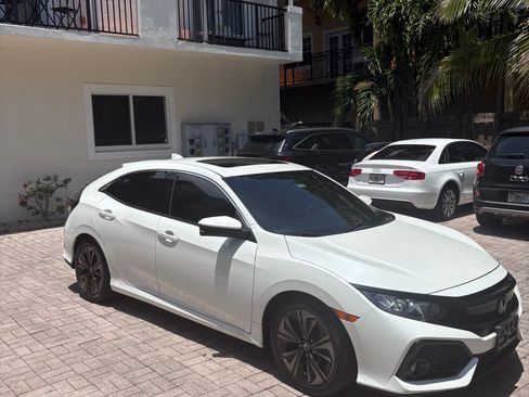 Used 2018 Honda Civic EX image 2