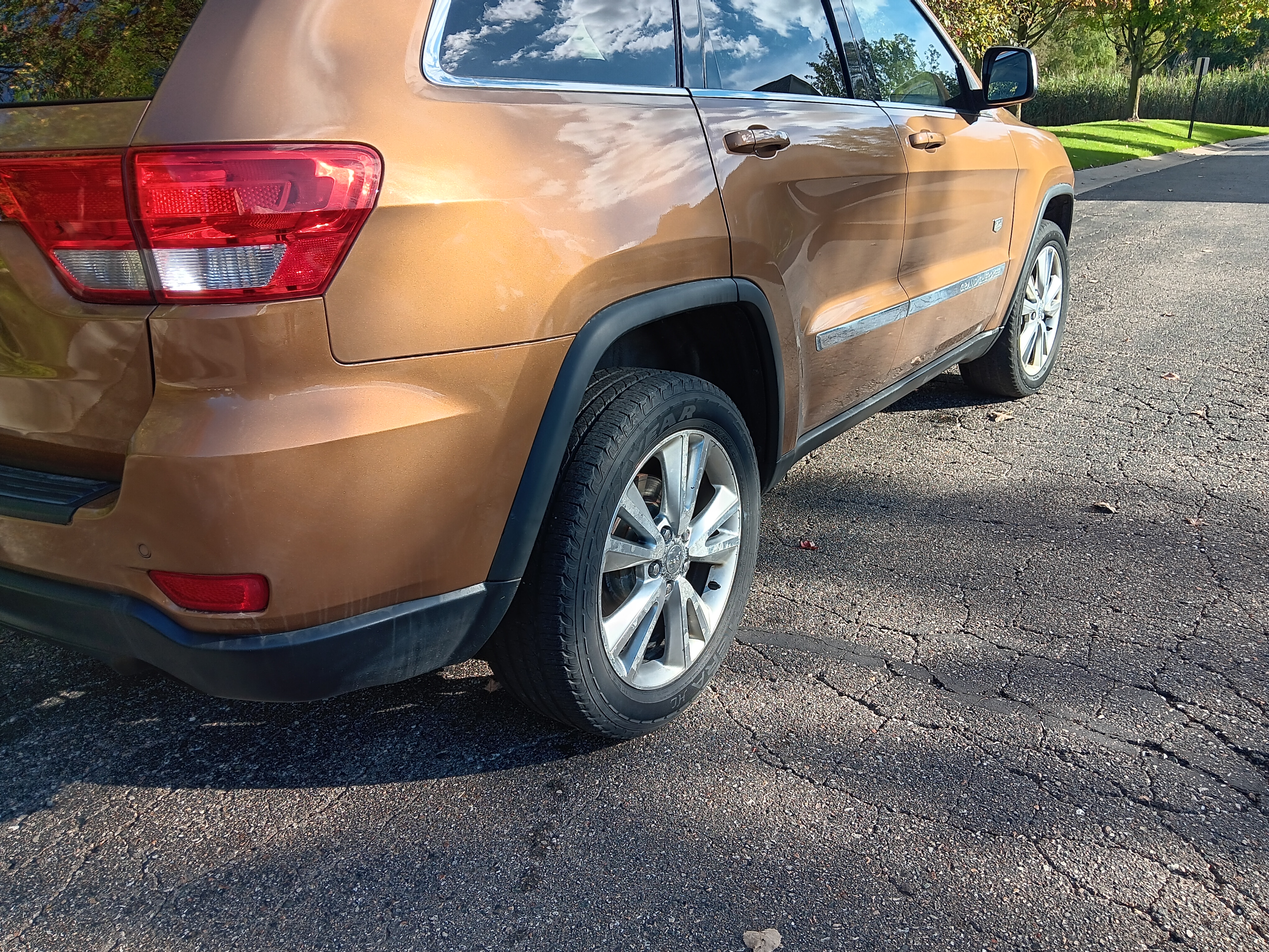 Used 2011 Jeep Grand Cherokee 70th Anniversary AWD/4WD image 1