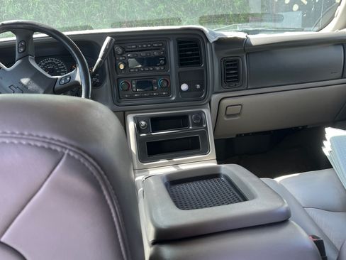 Used 2004 Chevrolet Suburban LT w/ Preferred Equipment Group image 8