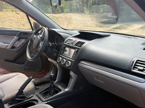 Used 2018 Subaru Forester 2.5i AWD/4WD image 13