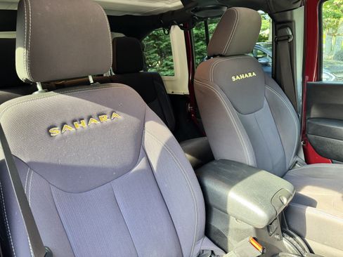 Used 2013 Jeep Wrangler Unlimited Sahara w/ Dual Top Group AWD/4WD image 12