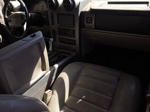 Used 2003 HUMMER H2 w/ Preferred Equipment Group image 8