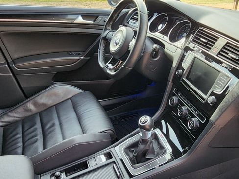 Used 2016 Volkswagen Golf 4-Door image 20