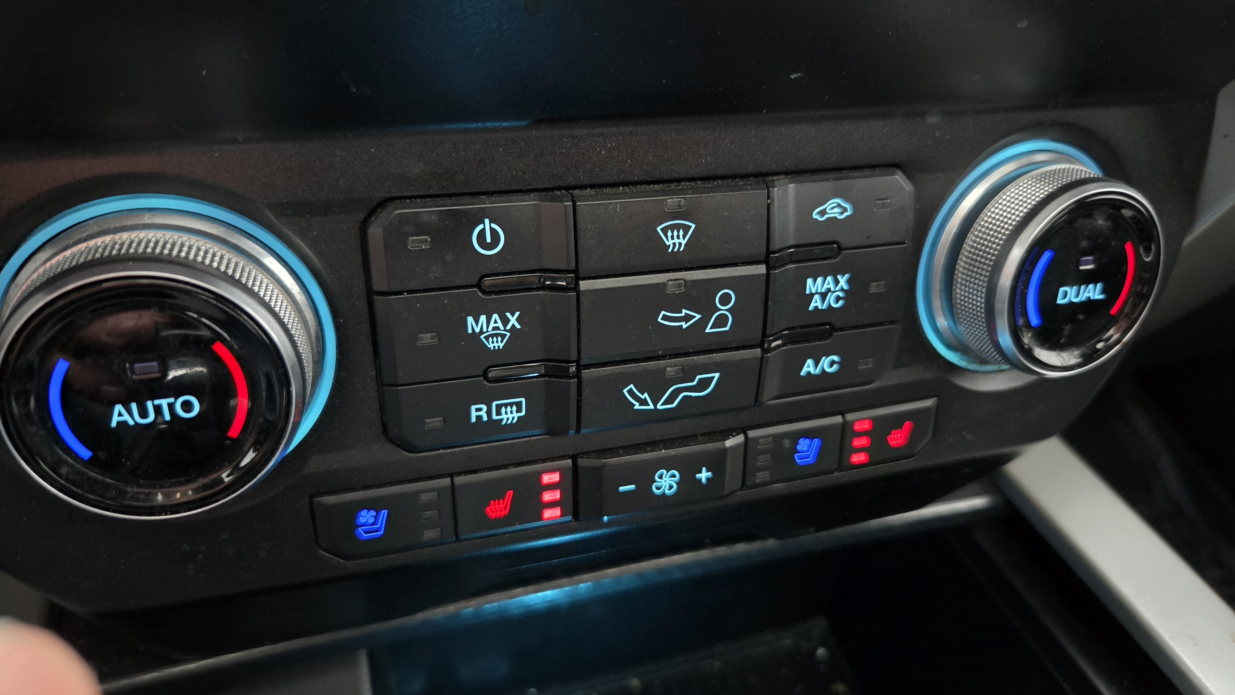 Used 2019 Ford F150 Lariat w/ Equipment Group 502A Luxury AWD/4WD image 16