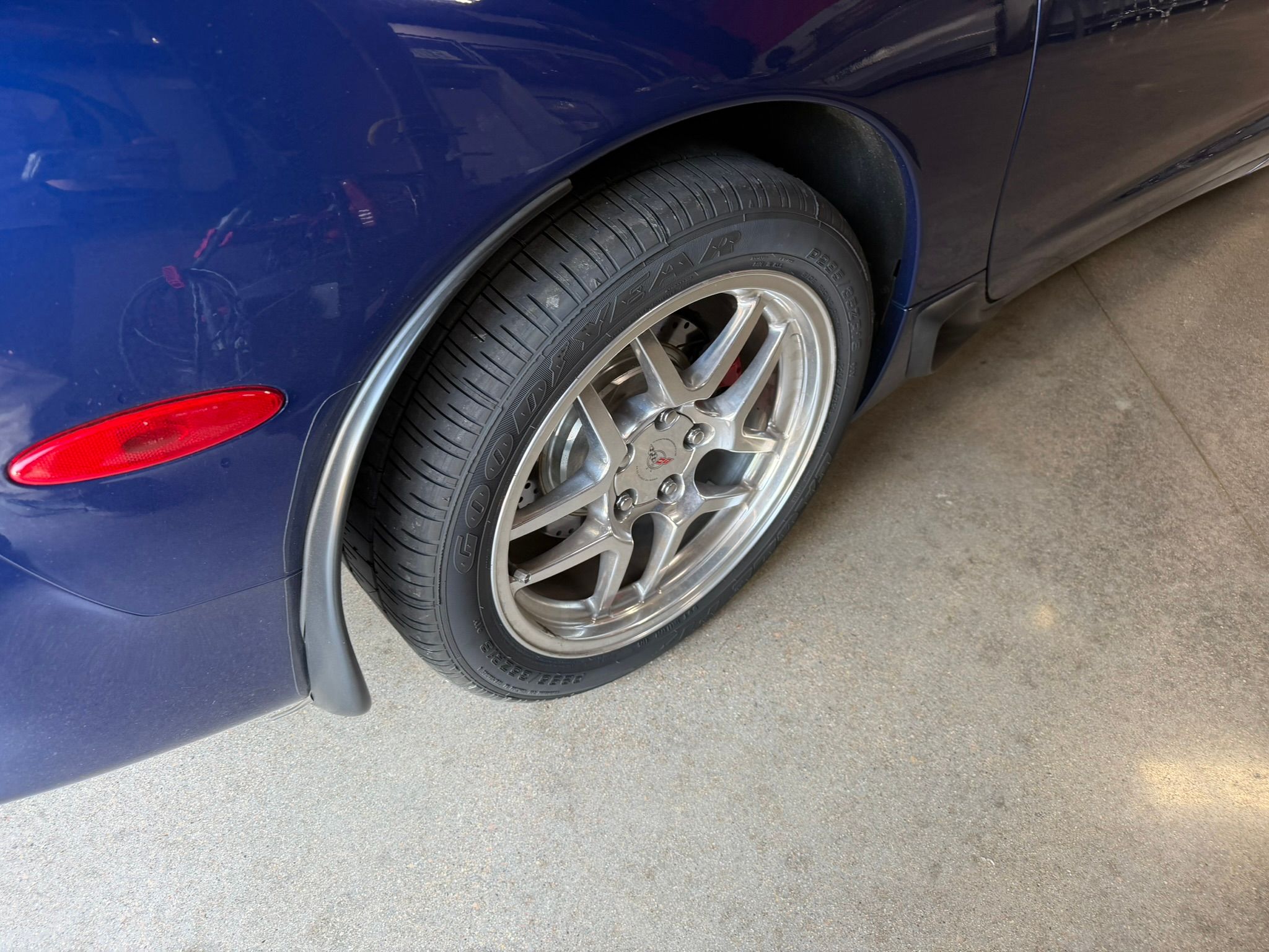 Used 2004 Chevrolet Corvette Z06 w/ Z06 Preferred Equipment Group RWD image 8