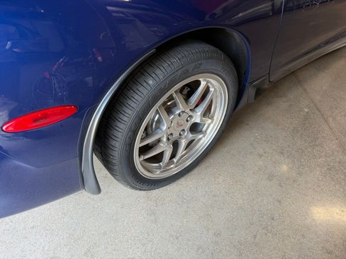 Used 2004 Chevrolet Corvette Z06 w/ Z06 Preferred Equipment Group RWD image 8