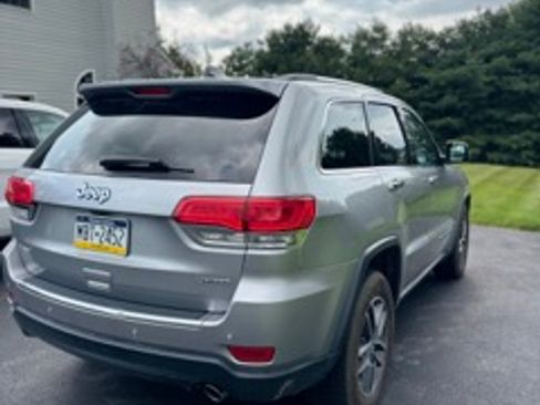 Used 2018 Jeep Grand Cherokee Limited AWD/4WD image 2