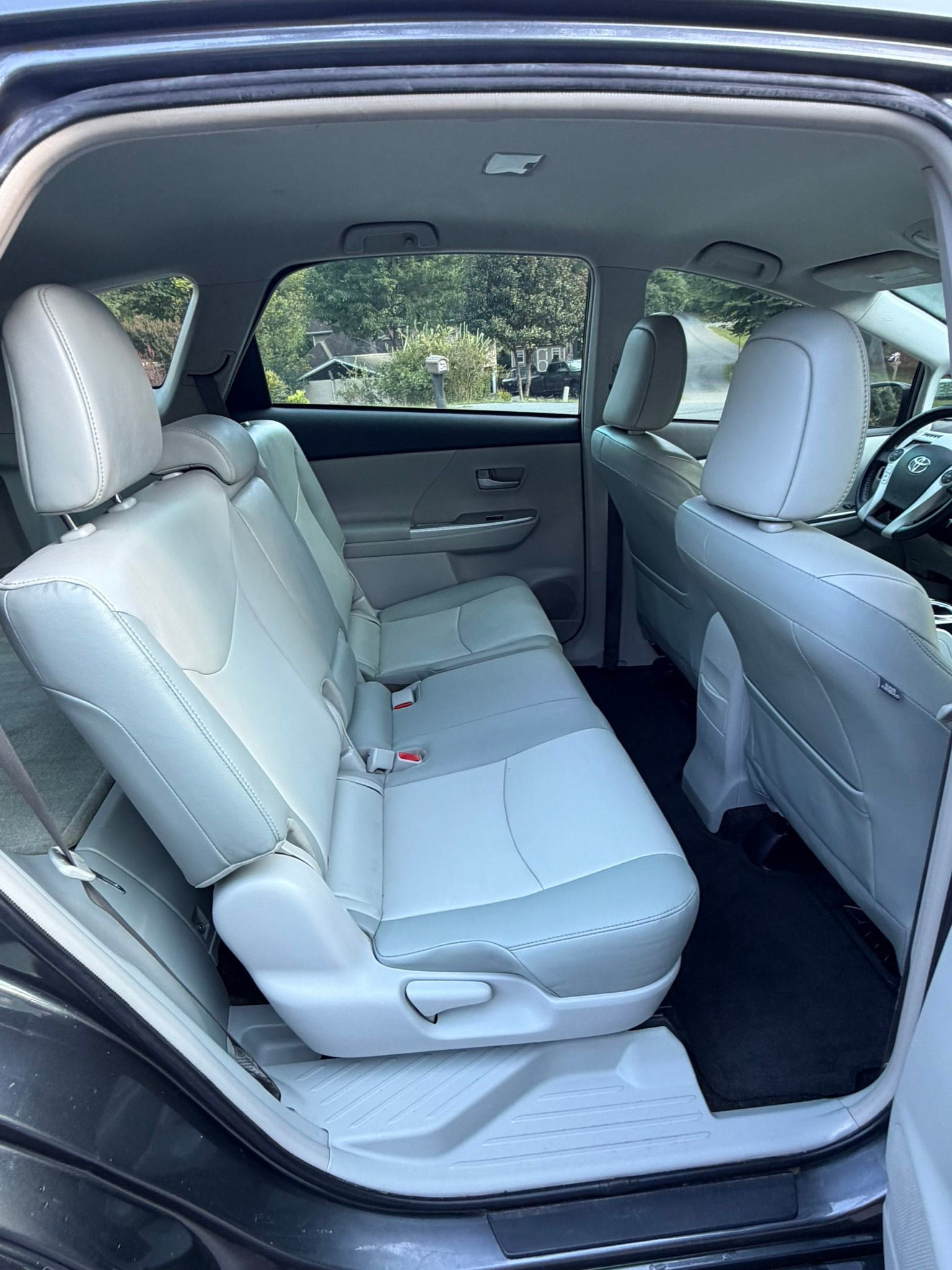 Used 2013 Toyota Prius V Five FWD image 17