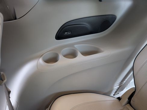 Used 2018 Chrysler Pacifica Limited w/ Advanced Safetytec Group image 19