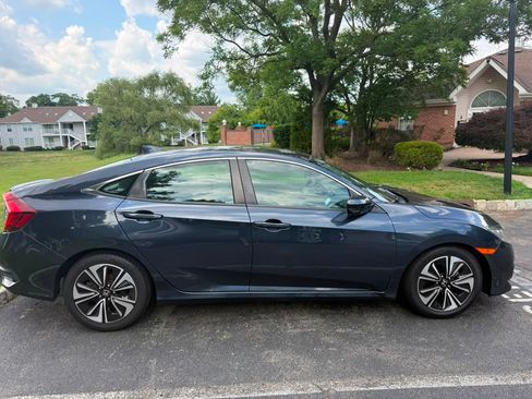 Used 2017 Honda Civic EX-T image 9
