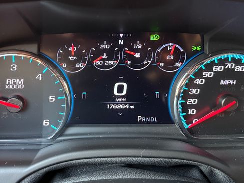 Used 2018 Chevrolet Suburban Premier image 6