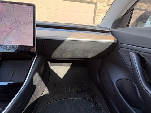 Used 2018 Tesla Model 3 Long Range image 16