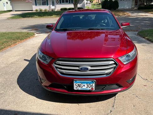 Used 2013 Ford Taurus SEL image 2