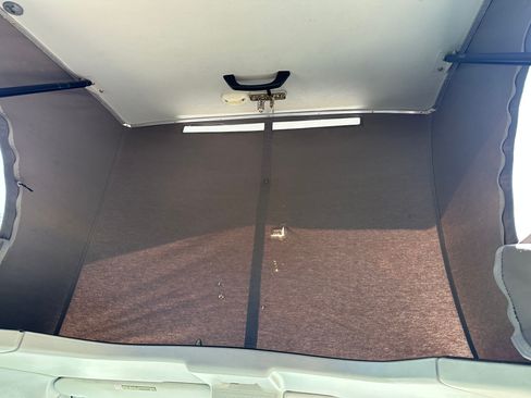 Used 2002 Volkswagen Eurovan MV FWD image 18