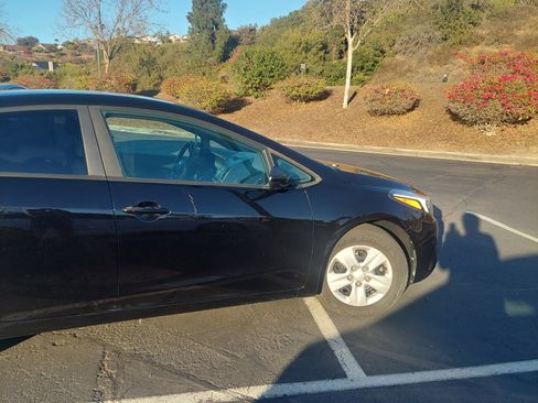 Used 2017 Kia Forte LX w/ LX Popular Package image 4