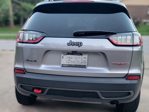 Used 2019 Jeep Cherokee Trailhawk AWD/4WD image 5