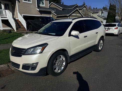 Used 2014 Chevrolet Traverse LT image 1