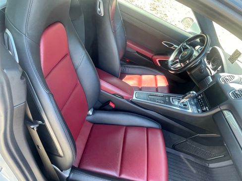 Used 2019 Porsche 718 Cayman S image 9