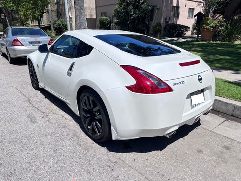 Used 2016 Nissan 370Z Coupe RWD image 4
