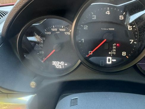 Used 2018 Porsche 718 Cayman RWD image 12